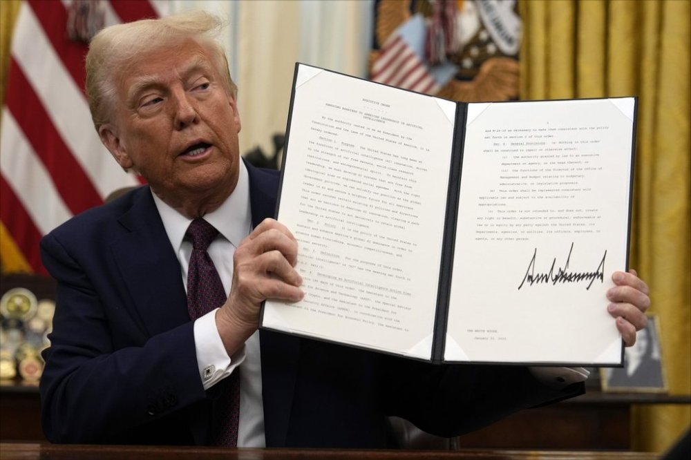 President Donald Trump signs an executive order relating to AI in the Oval Office of the White House, Thursday, Jan. 23, 2025, in Washington. (AP Photo/Ben Curtis)