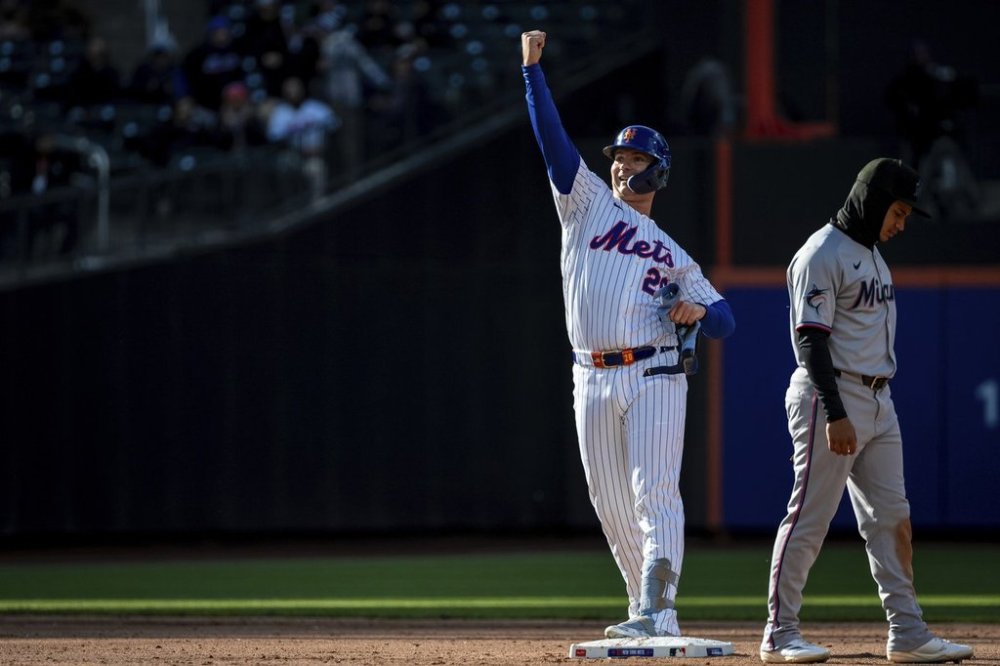 New York Mets' Pete Alonso (20) celebrates getting a double during the third inning of a baseball game against the Miami Marlins, Tuesday, April 8, 2025, in New York. (AP Photo/Angelina Katsanis)