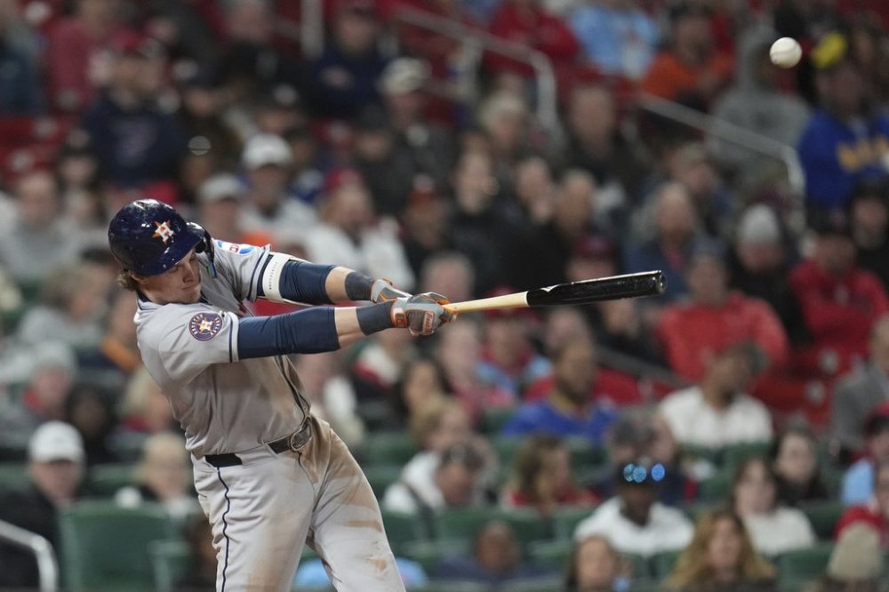 Houston Astros' Jake Meyers hits an RBI single during the sixth inning of a baseball game against the St. Louis Cardinals Tuesday, April 15, 2025, in St. Louis. (AP Photo/Jeff Roberson)