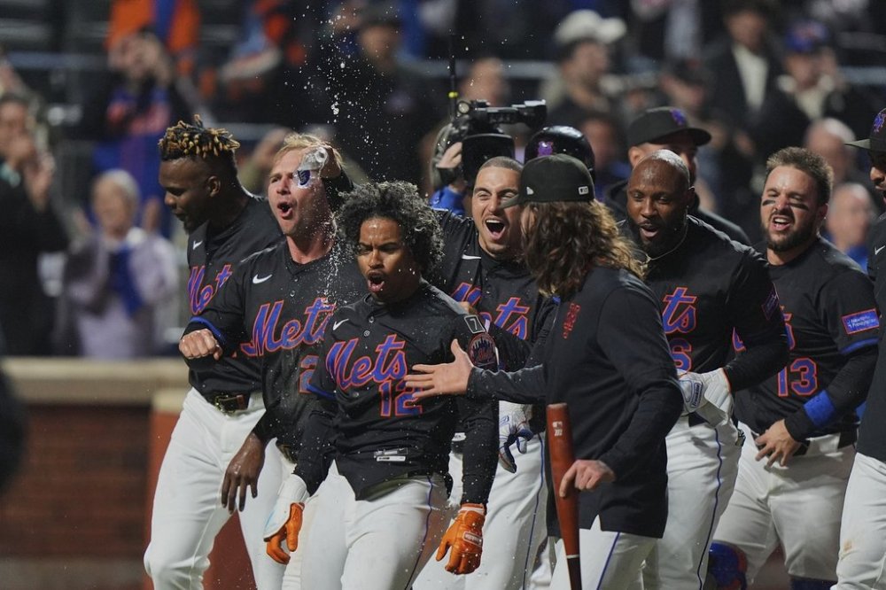 New York Mets' Francisco Lindor (12) celebrates with teammates after hitting a walk-off home run during the ninth inning of a baseball game against the St. Louis Cardinals Friday, April 18, 2025, in New York. (AP Photo/Frank Franklin II)