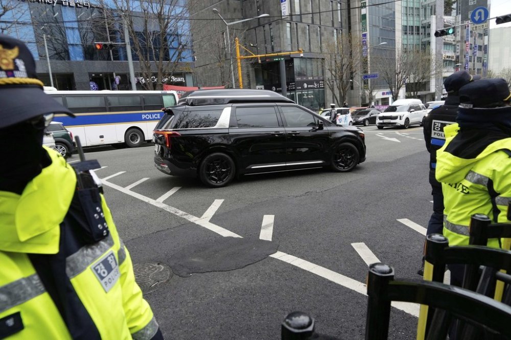 A vehicle carrying South Korea's ousted President Yoon Suk Yeol enters the Seoul Central District Court in Seoul, South Korea, Monday, April 14, 2025. (AP Photo/Ahn Young-joon)