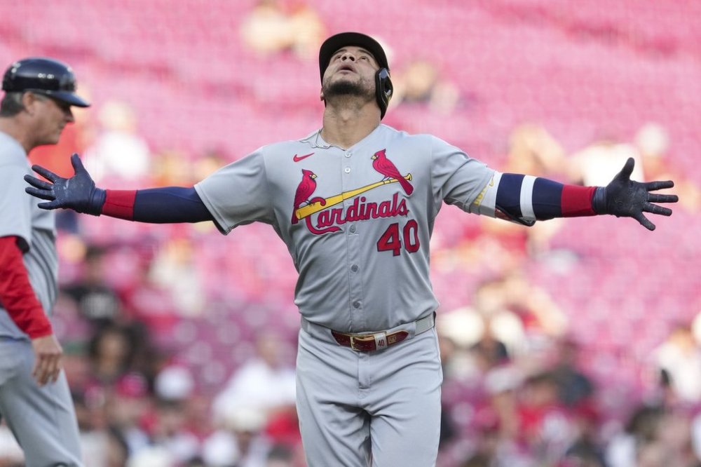 St. Louis Cardinals' Willson Contreras (40) gestures as he rounds the bases after hitting a three-run home run during the first inning of the second baseball game of a doubleheader against the Cincinnati Reds Wednesday, April 30, 2025, in Cincinnati. (AP Photo/Jeff Dean)