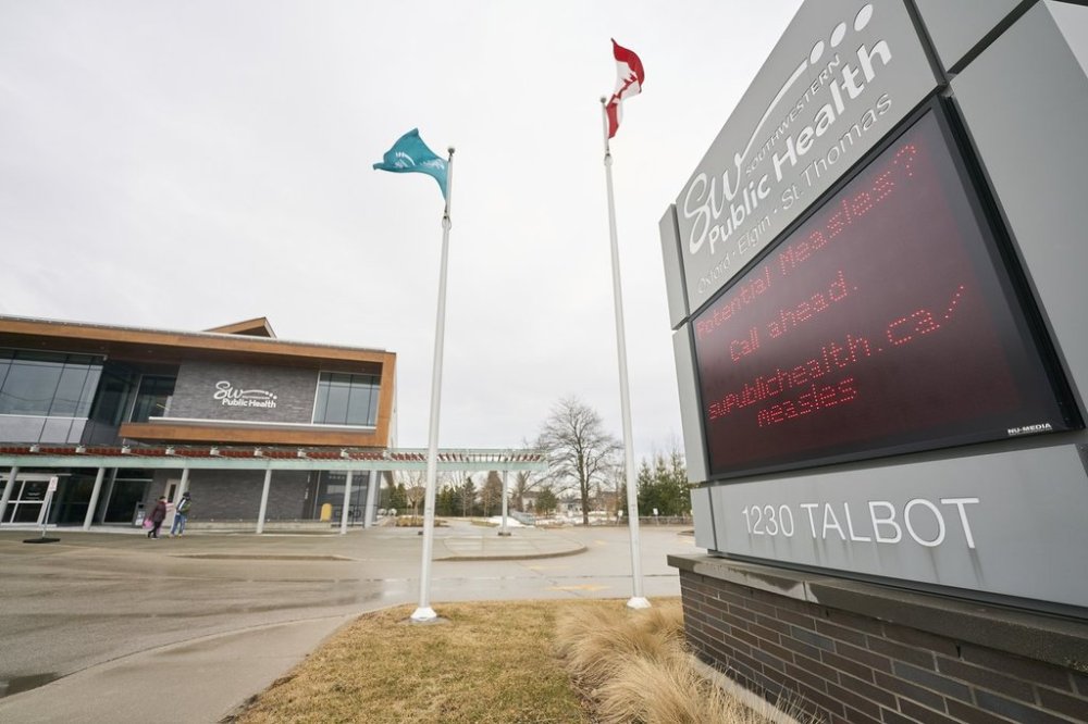 A sign outside Southwestern Public Health in St. Thomas, Ont. on Tuesday, March 4, 2025 warns residents to call ahead before visiting a doctor or hospital if they think they have the measles. THE CANADIAN PRESS/ Geoff Robins