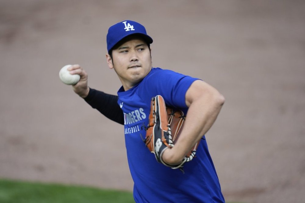 Los Angeles Dodgers' Shohei Ohtani (17) warms before a baseball game against the Chicago Cubs, Tuesday, April 22, 2025, in Chicago. (AP Photo/Erin Hooley)