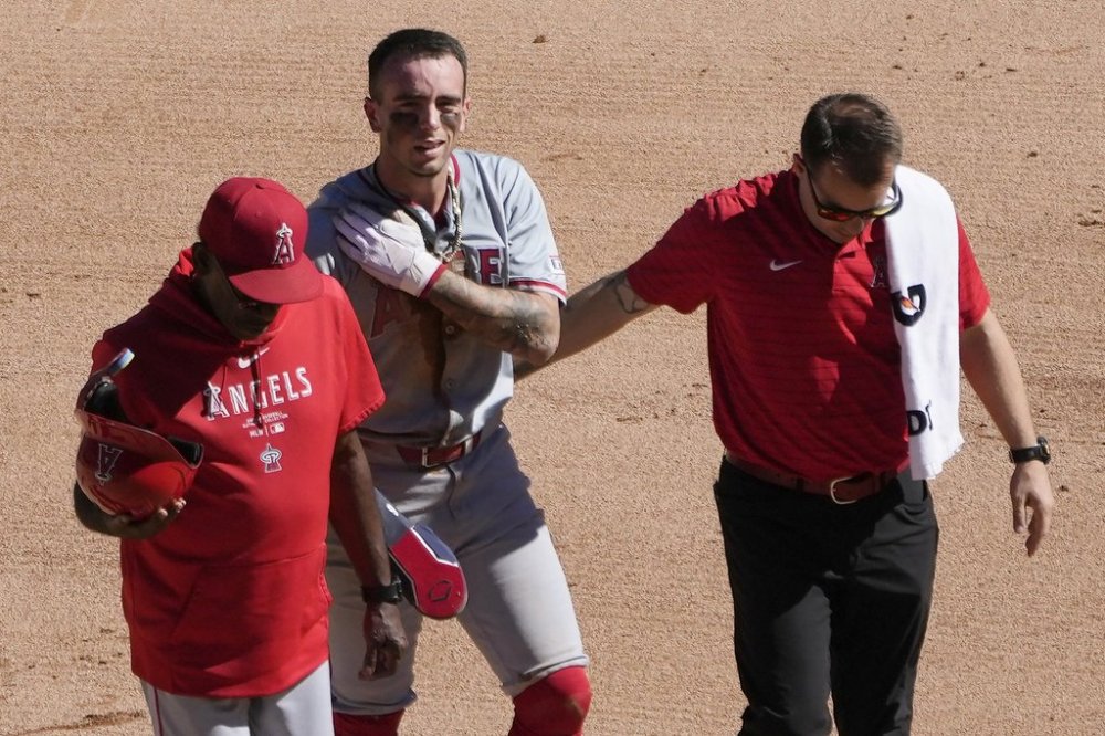 FILE - Los Angeles Angels' Zach Neto holds his shoulder as he heads to the dugout after being caught trying to steal second during the fourth inning of a baseball game against the Chicago White Sox, Sept. 26, 2024, in Chicago. (AP Photo/Charles Rex Arbogast, File)