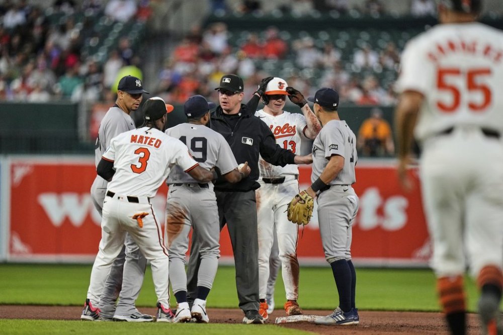 Benches clear as Baltimore Orioles' Heston Kjerstad (13) and New York Yankees second baseman Pablo Reyes (19) argue after Kjerstad stole second base during the fourth inning of a baseball game, Wednesday, April 30, 2025, in Baltimore. (AP Photo/Stephanie Scarbrough)