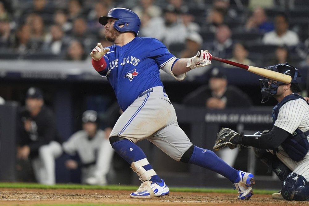 Toronto Blue Jays' Alejandro Kirk hits a two-run double during the ninth inning of a baseball game against the New York Yankees Friday, April 25, 2025, in New York. (AP Photo/Frank Franklin II)