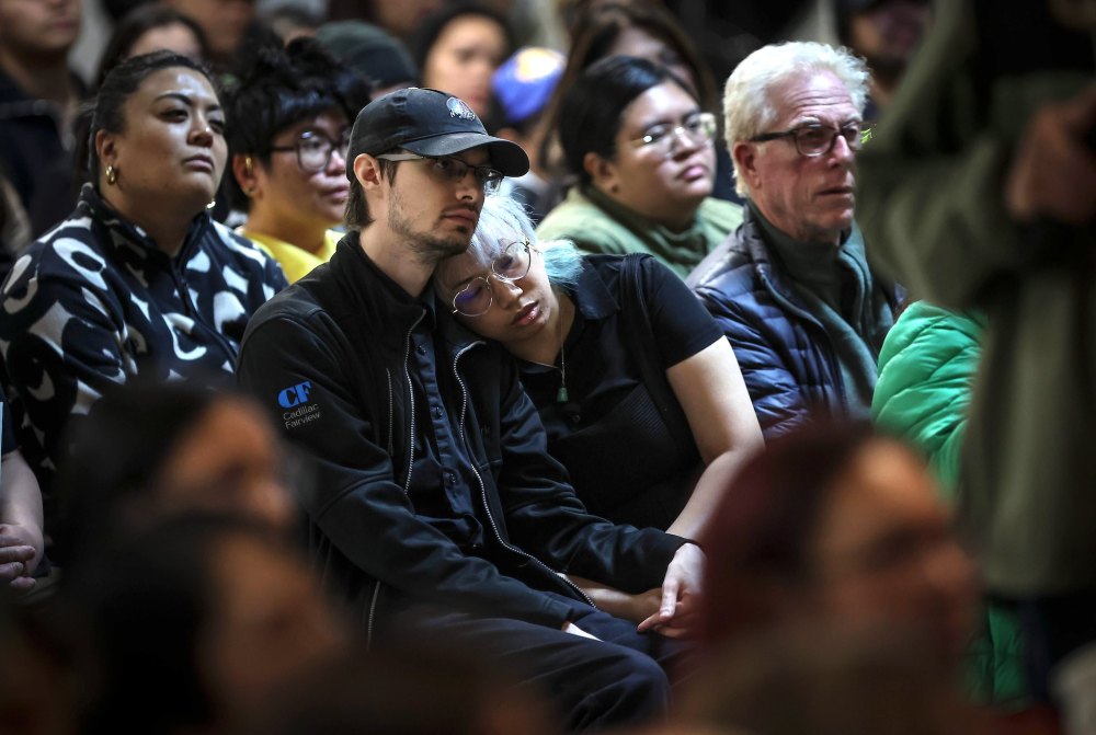 JOHN WOODS / FREE PRESS
More than 200 people attended the remembrance ceremony at the Philippine Canadian Centre of Manitoba on Keewatin Street Tuesday evening.