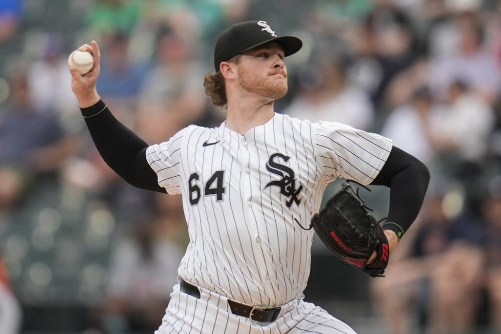 Chicago White Sox starting pitcher Shane Smith (64) throws against the Detroit Tigers during the first inning of a baseball game Tuesday, June 3, 2025, in Chicago. (AP Photo/Erin Hooley)