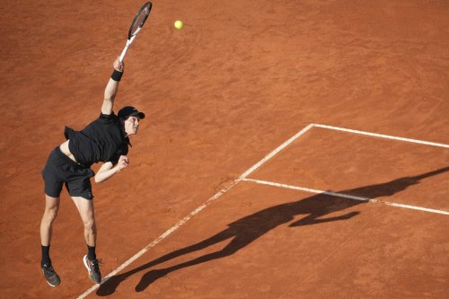 Jannik Sinner of Italy, serves against Carlos Alcaraz of Spain during their final tennis match in the Italian Open at the Foro Italico in Rome, Sunday, May 18, 2025. (AP Photo/Andrew Medichini)