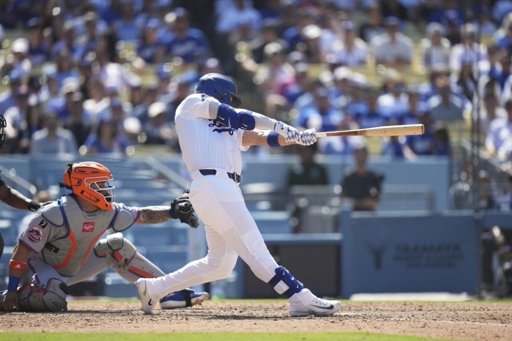 Los Angeles Dodgers' Michael Conforto (23) hits an RBI single during the eighth inning of a baseball game against the New York Mets Thursday, June 5, 2025, in Los Angeles. (AP Photo/Jae C. Hong)
