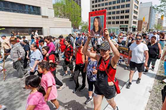 The Southern Chiefs’ Organization leads a march along Broadway on Tuesday afternoon, from the Canadian Museum for Human Rights to the Manitoba Legislative Building, to honour the lives and raising awareness for missing and murdered Indigenous men and boys. (Mike Deal / Free Press)