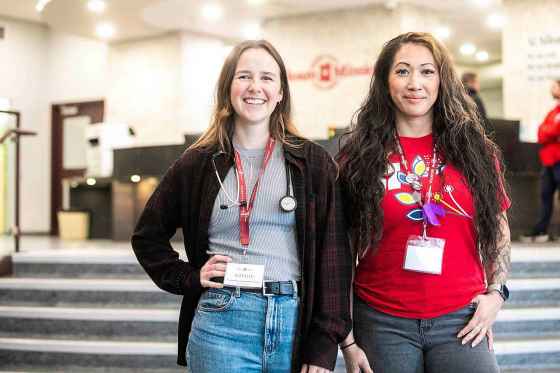 Sophie Rebizant (left) and April Macaraig both volunteer at Siloam Mission. (Mikaela MacKenzie / Free Press)