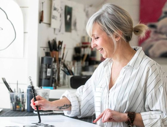 Kal Barteski in her studio (Mikaela MacKenzie / Free Press files)