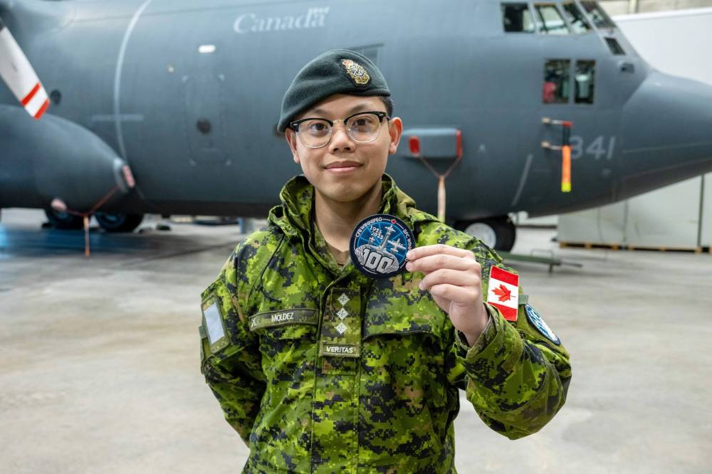 Photo by MCpl Darryl Hepner, 17 Wing Public Affairs
A member of CFB Winnipeg shows off the 100-year badge commemorating the anniversary.
