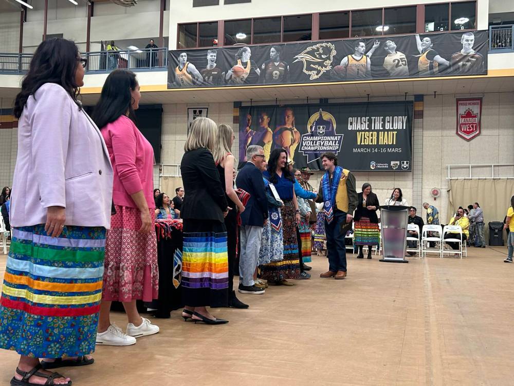 NICOLE BUFFIE / FREE PRESS
On Saturday the University of Manitoba celebrated the more than 470 Indigenous students who graduated in 2025 during its annual pow wow ceremony.