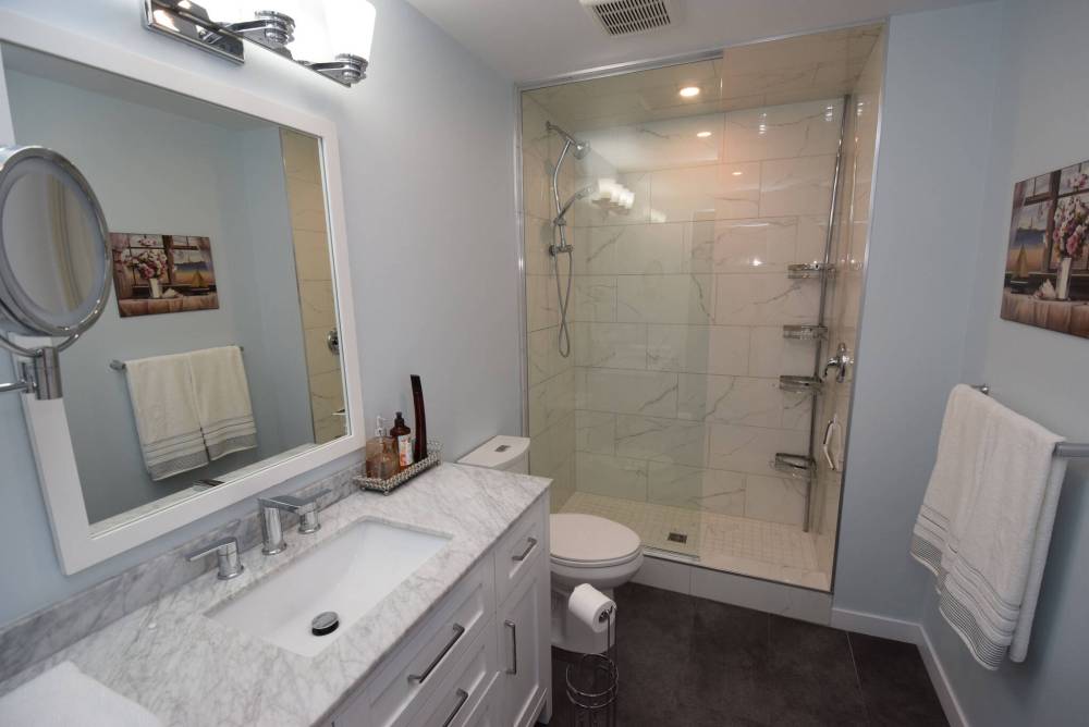TODD LEWYS / FREE PRESS
The updated ensuite features a tiled walk-in shower and elegant white, stone-topped vanity.