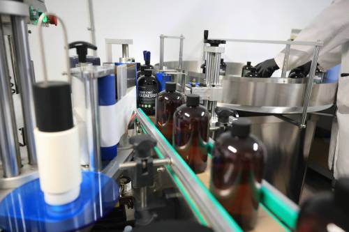 Ruth Bonneville / Free Press BIZ - Made in Mb - Innotech Nutrition Photo of bottles moving through production in the labelling room. Story on Innotech a 24-year-old company that makes a variety of natural health products For May 20 ‘Made in Manitoba’ article. May 14th, 2025