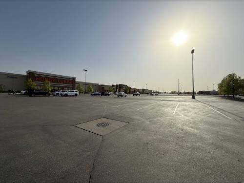 SCOTT BILLECK / FREE PRESS 
                                Parking lots lining Grand Forks&rsquo; 32nd Avenue were largely devoid of Manitoban license plates earlier this week.