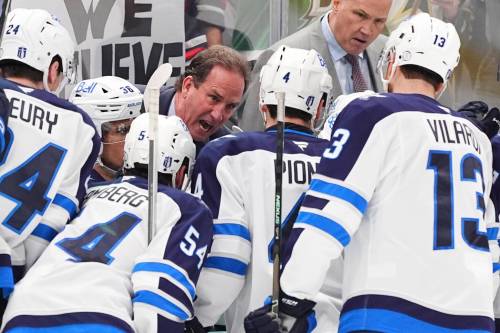 Julio Cortez / THE ASSOCIATED PRESS
                                Winnipeg Jets head coach Scott Arniel (centre) said the team has to get back to how they were playing on the road during the regular season.