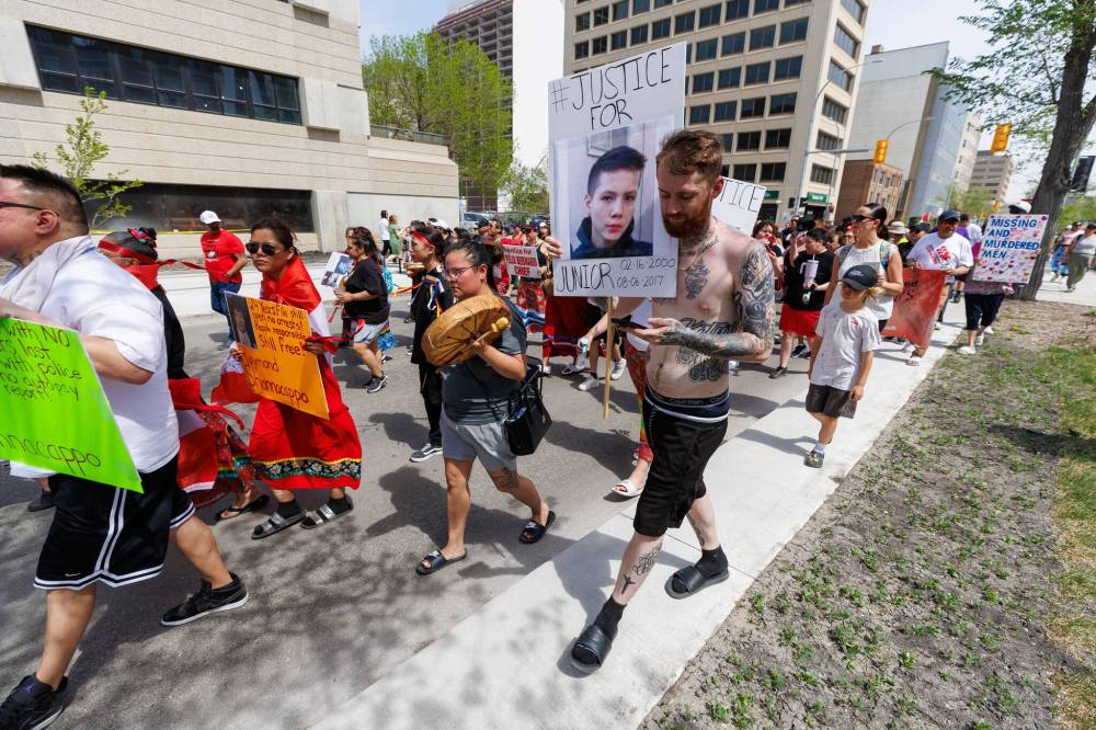 MIKE DEAL / FREE PRESS
Participants, many of whom are mothers, daughters and sisters of missing and slain men, marched from the Canadian Museum of Human Rights to the legislative building.
