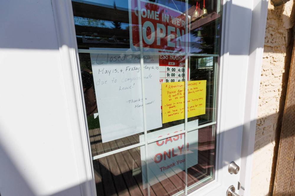 MIKE DEAL / FREE PRESS
A sign saying Mrs. Lucci’s Resource Centre is closed for compassionate reasons was posted on the door. Sue Nowell, who was killed in a wildfire, worked at the non-profit site.