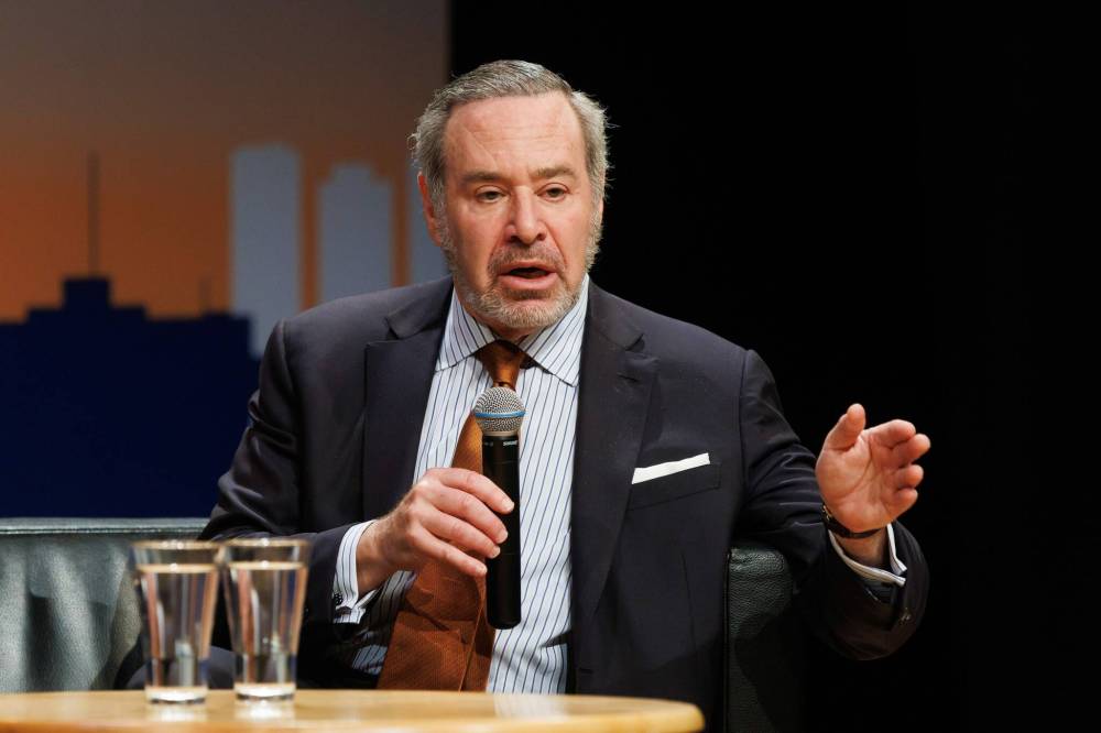 MIKE DEAL / FREE PRESS 
                                Political commentator and Atlantic staff writer David Frum speaks during a Winnipeg 	Chamber of Commerce event Friday morning at the Winnipeg Art Gallery.