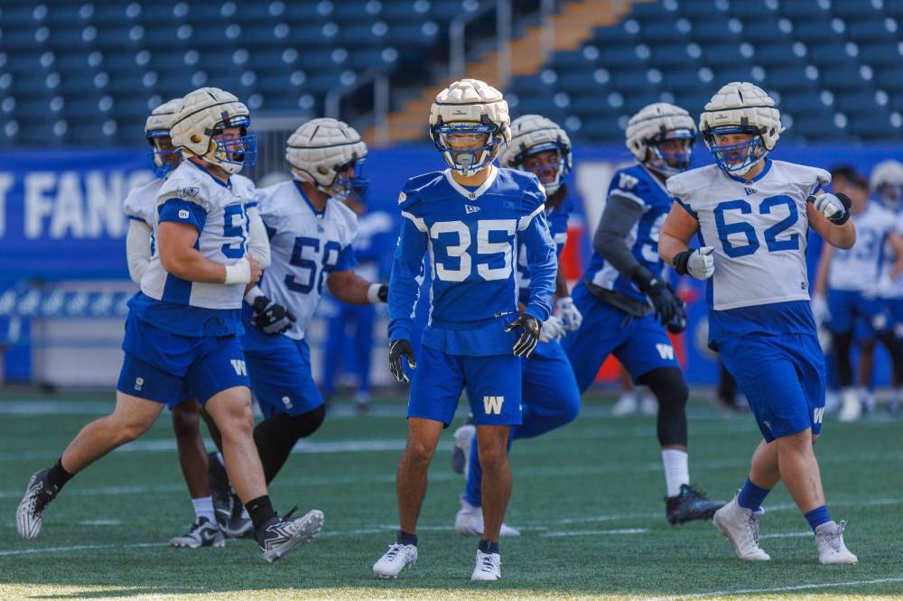 MIKE DEAL / FREE PRESS
Rookie defensive back Cam Allen (35) practices with teammates at Winnipeg Blue Bombers training camp.