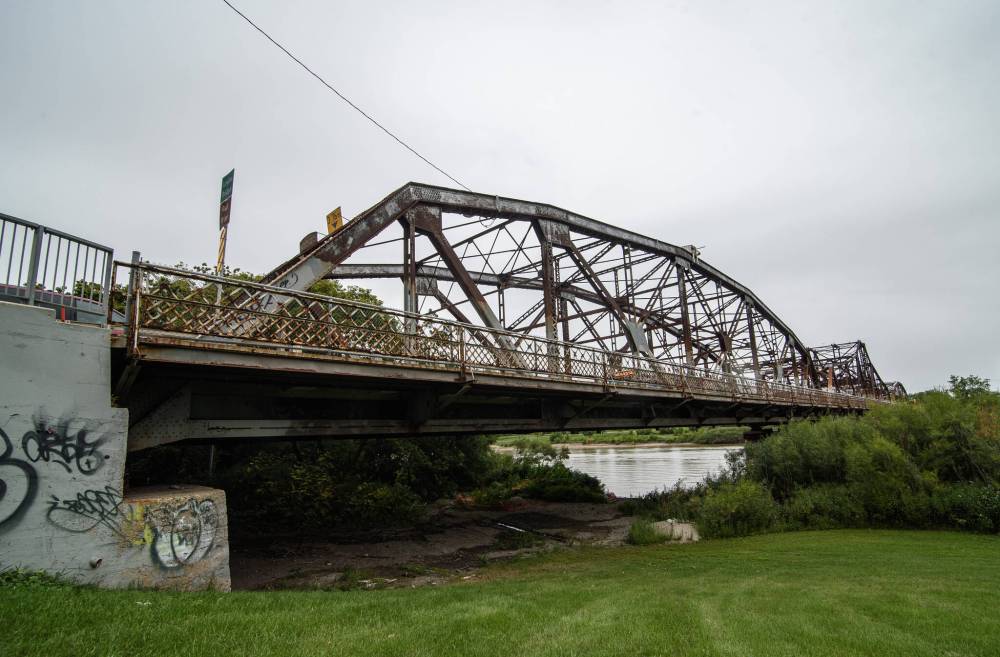 Mike Sudoma / Free Press files
The Louise Bridge, built by the Algoma Steel bridge Company, has been connecting the Central and Elmwood neighbourhoods since 1910.