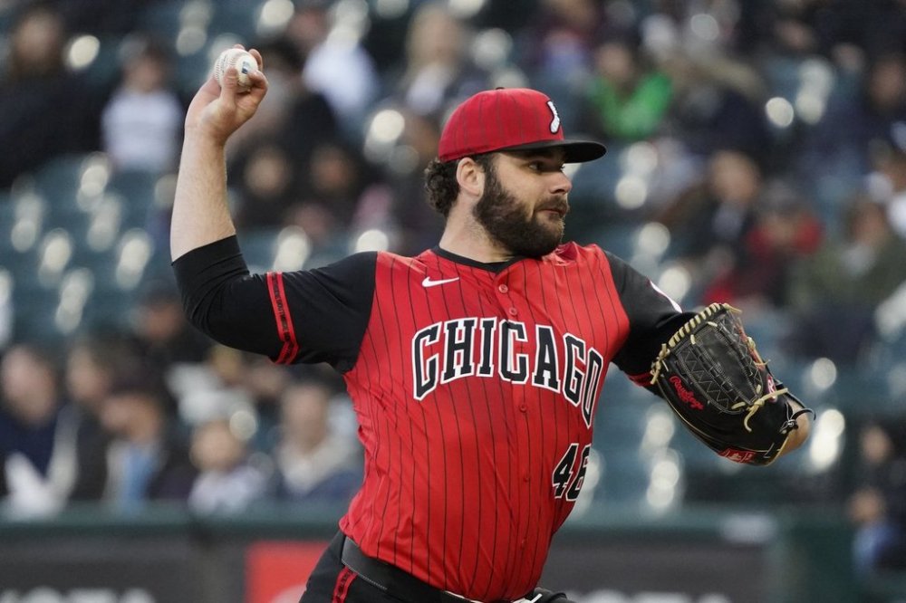 Chicago White Sox pitcher Bryse Wilson throws the ball against the Miami Marlins during the third inning of a baseball game Friday, May 8, 2025, in Chicago. (AP Photo/David Banks)