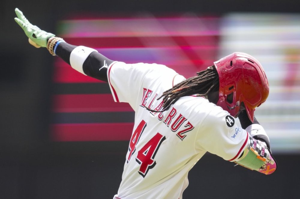 Cincinnati Reds' Elly De La Cruz gestures as he rounds the bases after hitting a solo home run during the third inning of a baseball game against the Chicago White Sox, Thursday, May 15, 2025, in Cincinnati. (AP Photo/Jeff Dean)