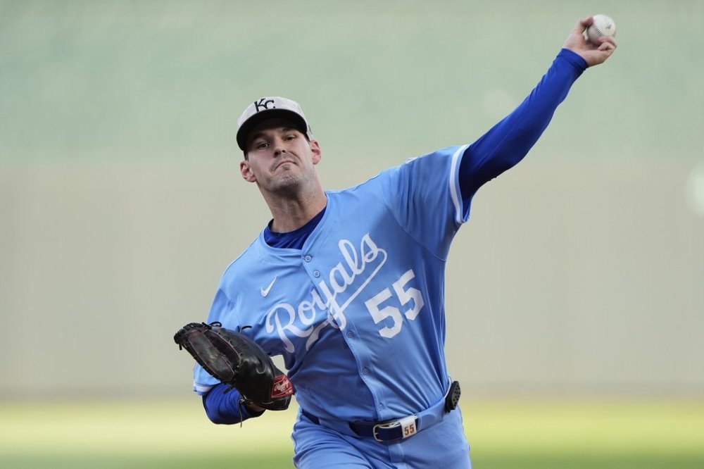Kansas City Royals starting pitcher Cole Ragans throws during the first inning of a baseball game against the St. Louis Cardinals, Friday, May 16, 2025, in Kansas City, Mo. (AP Photo/Charlie Riedel)