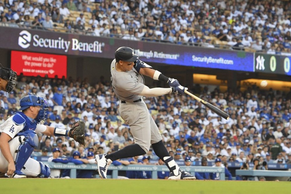 New York Yankees' Aaron Judge ,right, hits a solo home run as Los Angeles Dodgers catcher Will Smith watches during the first inning of a baseball game Friday, May 30, 2025, in Los Angeles. (AP Photo/Mark J. Terrill)
