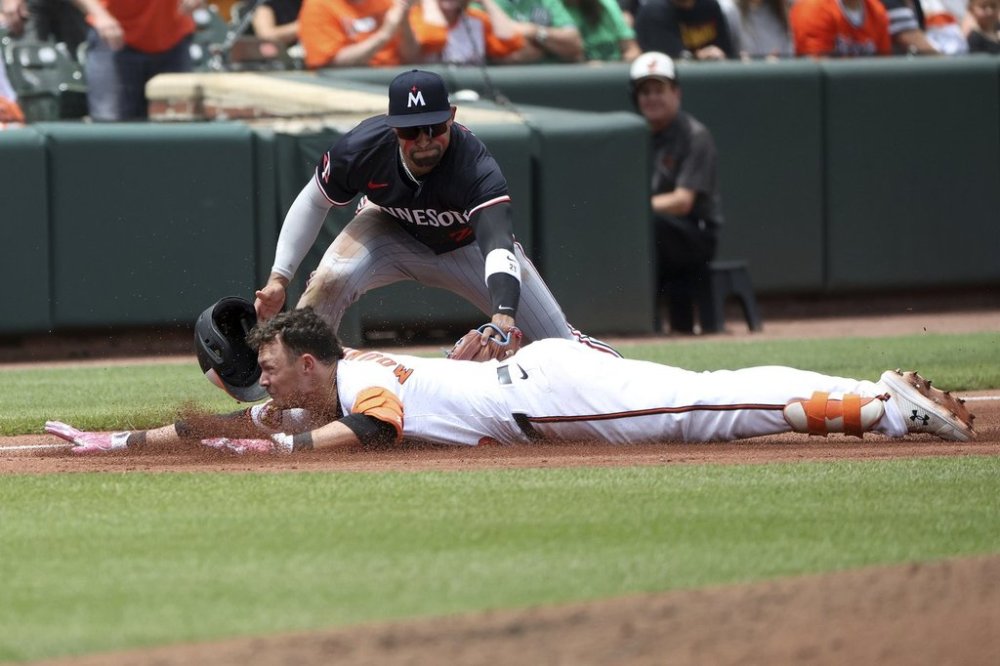 Minnesota Twins third baseman Royce Lewis tags put Baltimore Orioles' Ryan Mountcastle at third as Mountcastle tried to stretch a double into a triple during the fourth inning of a baseball game, Thursday, May 15, 2025, in Baltimore(AP Photo/Daniel Kucin Jr.)