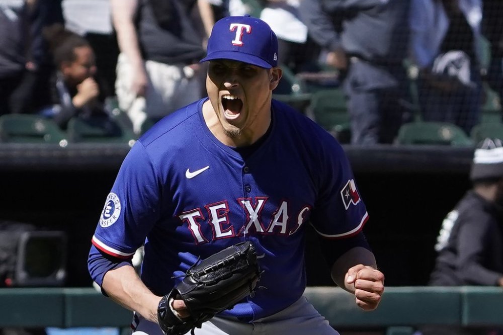 Texas Rangers pitcher Robert Garcia (62) celebrates after getting the final out against the Chicago White Sox during the ninth inning of a baseball game Sunday, May 25, 2025, in Chicago. (AP Photo/David Banks)