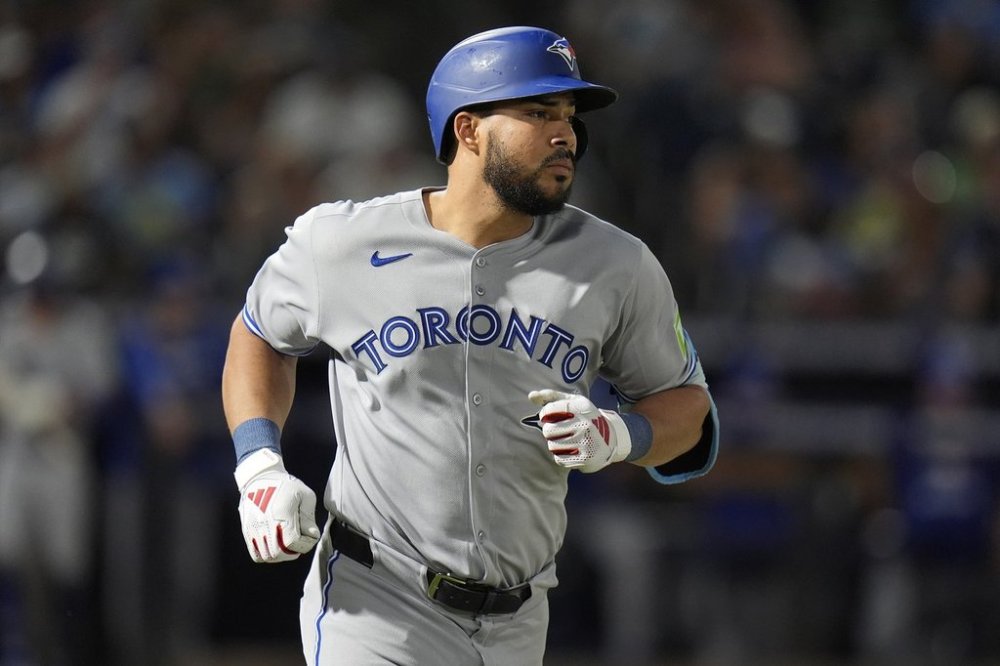 Toronto Blue Jays' Anthony Santander runs to first base after his single off Tampa Bay Rays pitcher Garrett Cleavinger during the sixth inning of a baseball game Saturday, May 24, 2025, in Tampa, Fla. (AP Photo/Chris O'Meara)