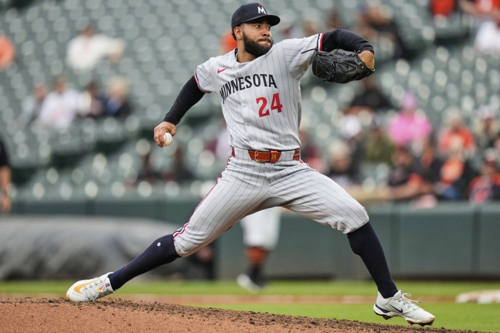 Minnesota Twins starting pitcher Simeon Woods Richardson (24) delivers during the fourth inning in the second baseball game of a doubleheader against the Baltimore Orioles, Wednesday, May 14, 2025, in Baltimore. (AP Photo/Stephanie Scarbrough)