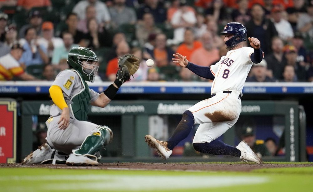 Houston Astros' Christian Walker (8) scores a run on Cam Smith's RBI single against Athletics starting pitcher Luis Severino during the fourth inning of a baseball game, Wednesday, May 28, 2025, in Houston. (AP Photo/Karen Warren)