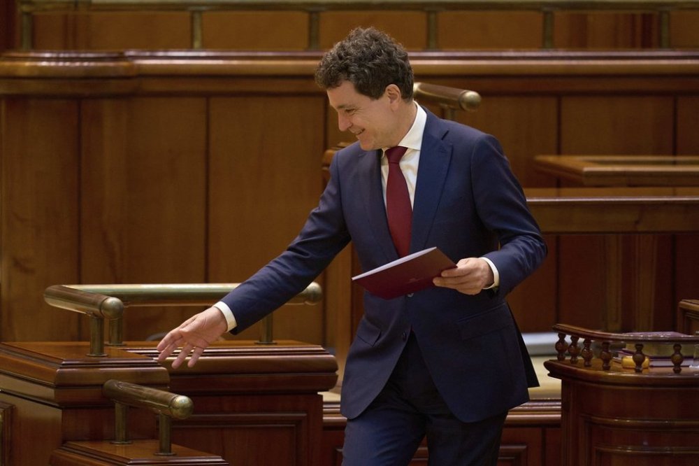 Romanian President Nicusor Dan smiles after taking the oath as the country's new president at the parliament in Bucharest, Romania, Monday, May 26, 2025. (AP Photo/Vadim Ghirda)