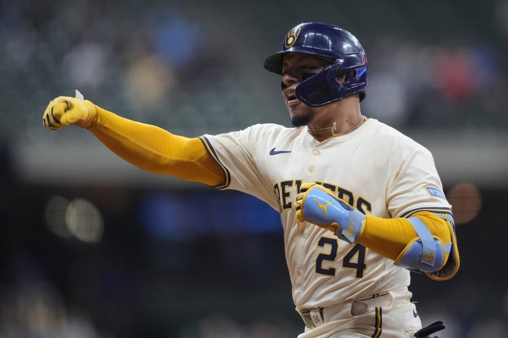 Milwaukee Brewers' William Contreras reacts after hitting an RBI single during the eighth inning of a baseball game against the Baltimore Orioles, Monday, May 19, 2025, in Milwaukee. (AP Photo/Aaron Gash)