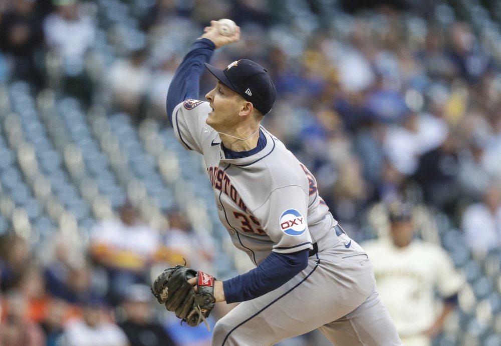 Houston Astros starting pitcher Hayden Wesneski throws to the Milwaukee Brewers during the first inning of a baseball game, Tuesday, May 6, 2025, in Milwaukee. (AP Photo/Jeffrey Phelps)