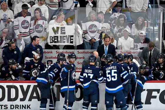Winnipeg Jets head coach Scott Arniel talks with players during a timeout against the Dallas Stars on  May 7. (Fred Greenslade / The Canadian Press files)