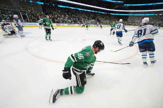 Dallas Stars' Mikko Rantanen celebrates his goal in the third period of Game 3. (Julio Cortez / The Associated Press)
