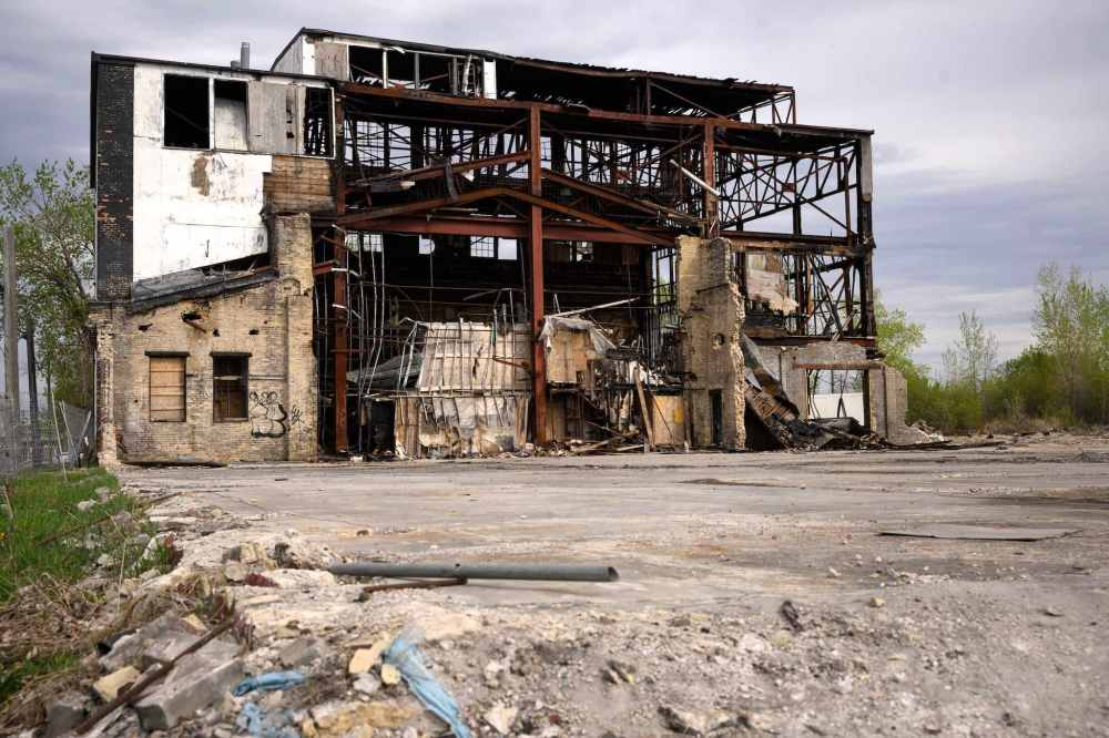 MIKE SUDOMA / FREE PRESS
The site of the former Vulcan Iron Works foundry at Sutherland Avenue and Maple Street North. The building that was declared a total loss after a fire in 2023, suffered another structure fire Saturday evening.