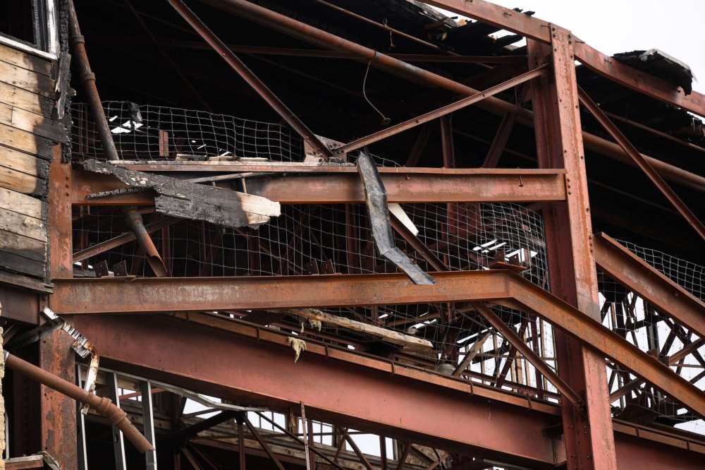 MIKE SUDOMA / FREE PRESS
The blaze broke out Saturday evening at about 7:41 p.m. at the vacant multi-storey industrial building.