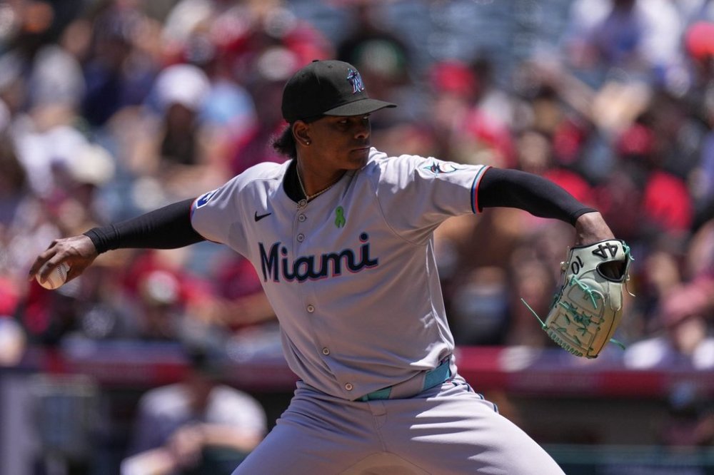 Miami Marlins starting pitcher Edward Cabrera throws to the plate during the first inning of a baseball game against the Los Angeles Angels, Sunday, May 25, 2025, in Anaheim, Calif. (AP Photo/Mark J. Terrill)