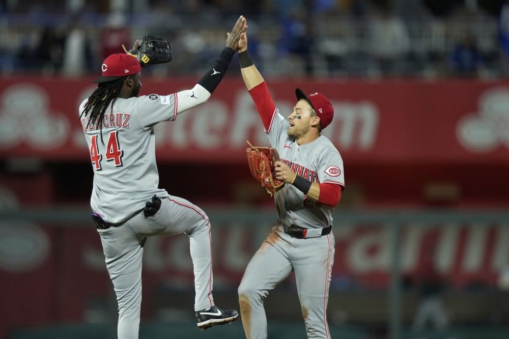 Cincinnati Reds' Elly De La Cruz (44) and TJ Friedl, celebrate after their baseball game against the Kansas City Royals, Tuesday, May 27, 2025, in Kansas City, Mo. (AP Photo/Charlie Riedel)