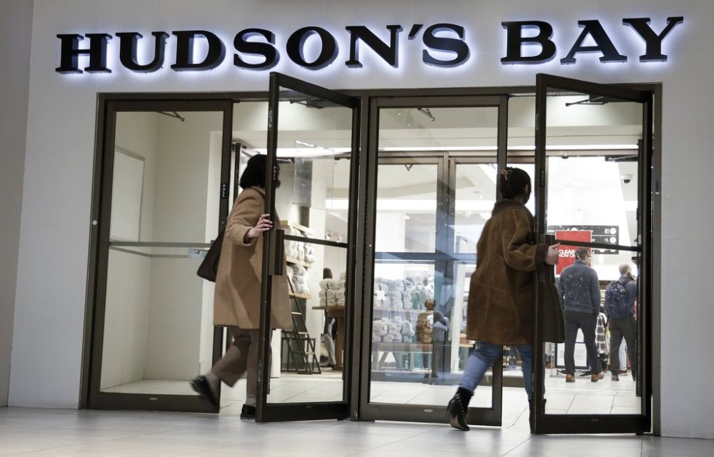 Shoppers enter the Hudson's Bay store in downtown Calgary, Alta., Thursday, March 20, 2025. THE CANADIAN PRESS/Jeff McIntosh