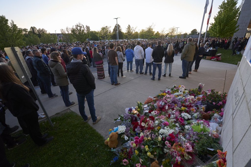 Joint funeral held for two teens killed in crash that left five dead ...