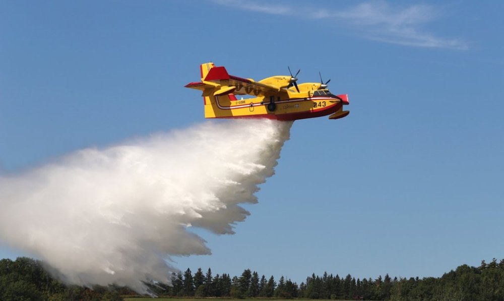 A CL415 water bomber performs at the Aero Gatineau Ottawa airshow in Gatineau on Sept. 16, 2023. THE CANADIAN PRESS/Patrick Doyle